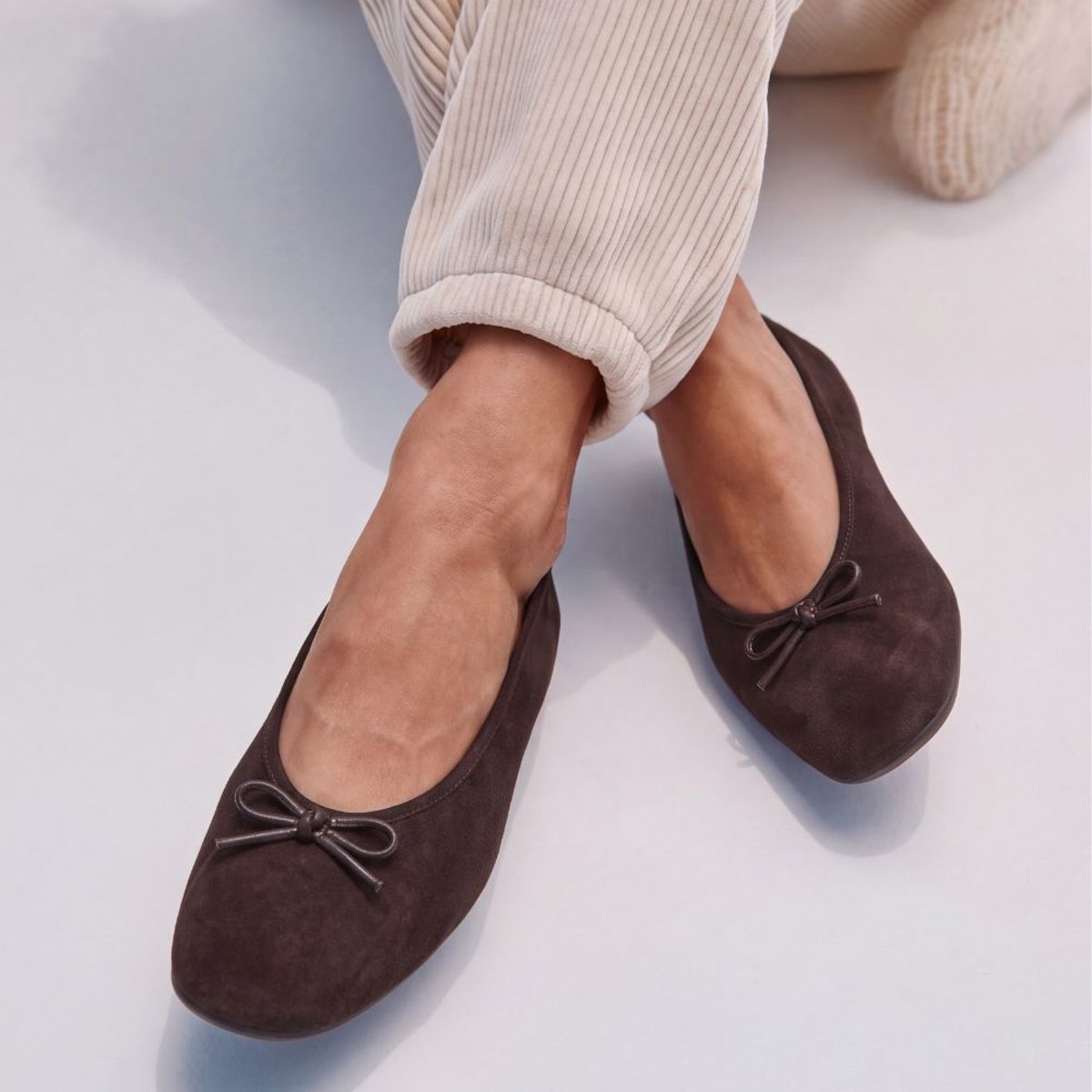Vionic Vionic Larissa Wedge Flat with Arch Support in Chocolate Ganache Suede
