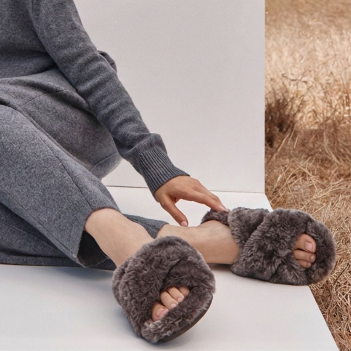 Vionic Vionic Relax II Slipper with Arch Support in Dark Brown Faux Fur
