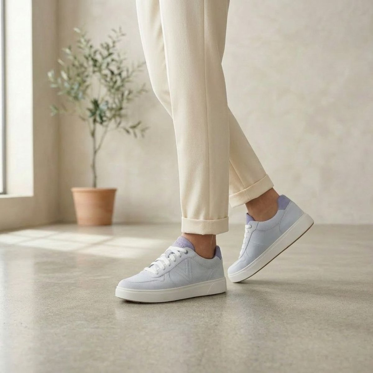 Vionic Vionic Robin Lace Up Trainer with Arch Support in Ice Blue Suede