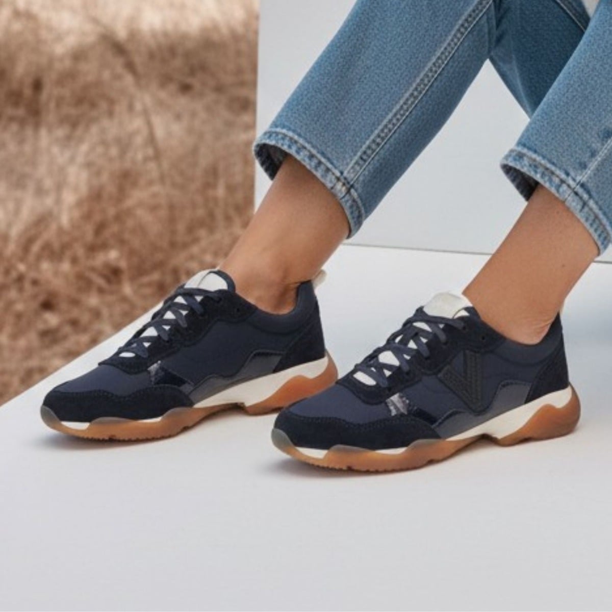 Vionic Vionic Walk Glide Trainer with Arch Support in Navy Blazer Suede