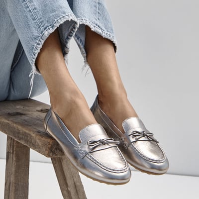 Vionic Taryn Driving Moccasin with Arch Support in Pewter