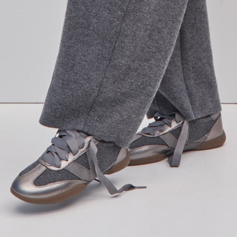 Vionic Vionic Arabelle Lace Up Trainer with Arch Support in Dark Grey Flannel Wool/Leather