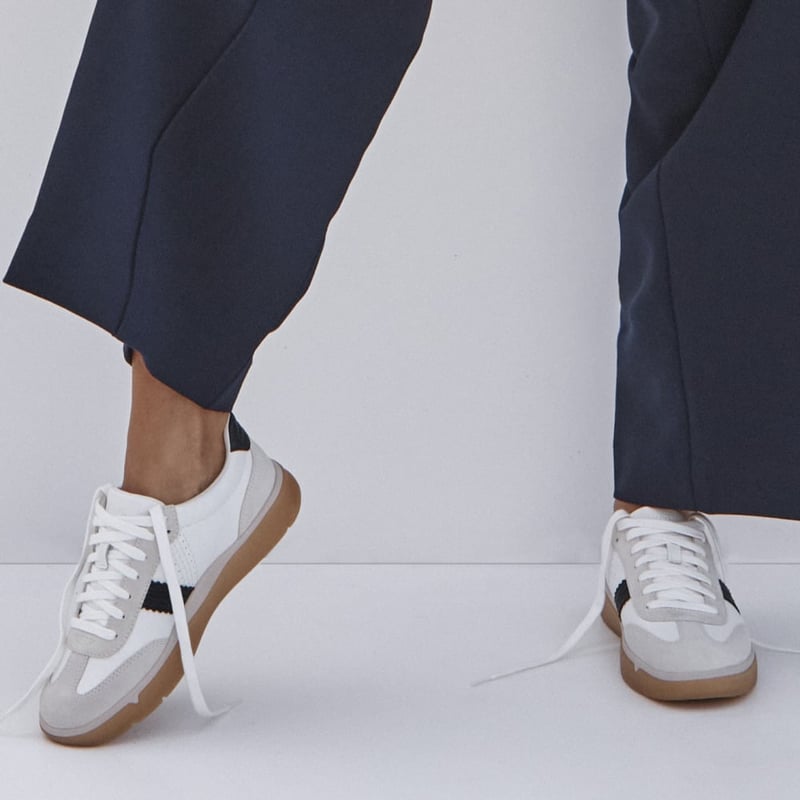 Vionic Vionic City Walk Trainer with Arch Support in White/Black Leather